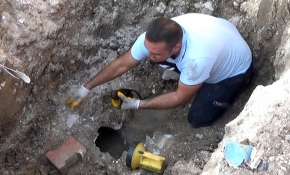 Mersin'de tahliye kanalına düşen kedi yavrusu 8 saatte kurtarıldı