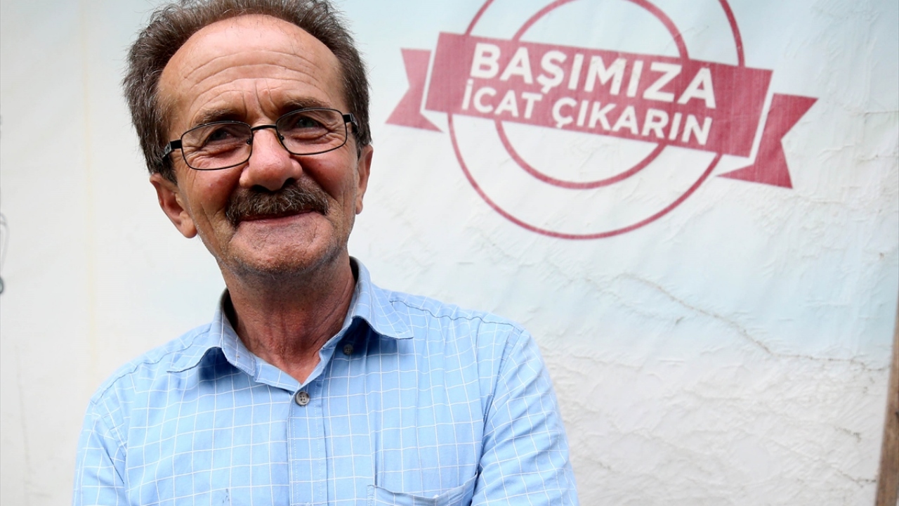 KOSGEB`den hibe desteğe almaya hak kazanan Kum, "Kum Mucit" ismini verdiği fabrika kurarak 50 kişiye istihdam sağladı.