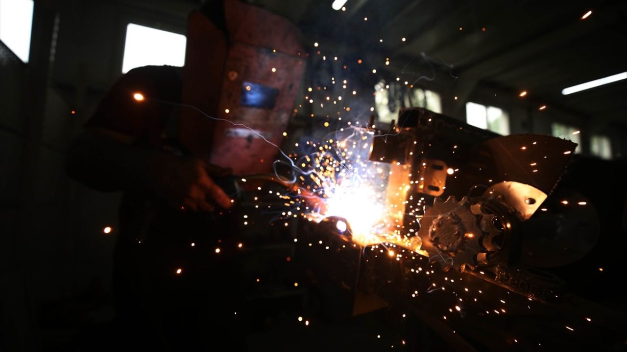 Sistemi oturttuğunu vurgulayan Kum, "Gerçekten yerli ve milli bir makine ortaya çıktı. Ülkemize marka olarak katkı sağladı çünkü dünyada ülkeler markasıyla değer görür." dedi.