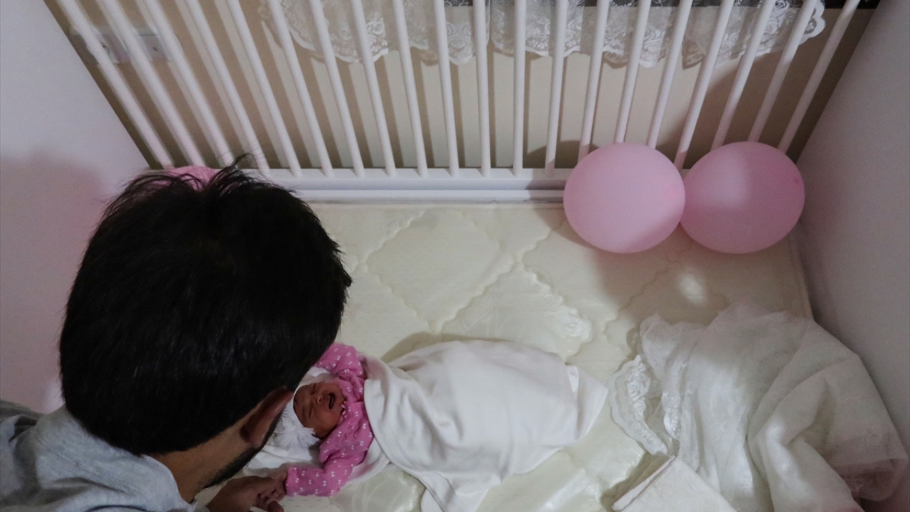 Bayyud, aile olarak Ayasofya’nın ibadete açılmasından duydukları memnuniyeti dile getirerek, “Biz de yeni doğan kız çocuğumuza bu sevincimizin bir yansıması olarak Ayasofya adını koyduk. Allah’a hamdolsun.” dedi.