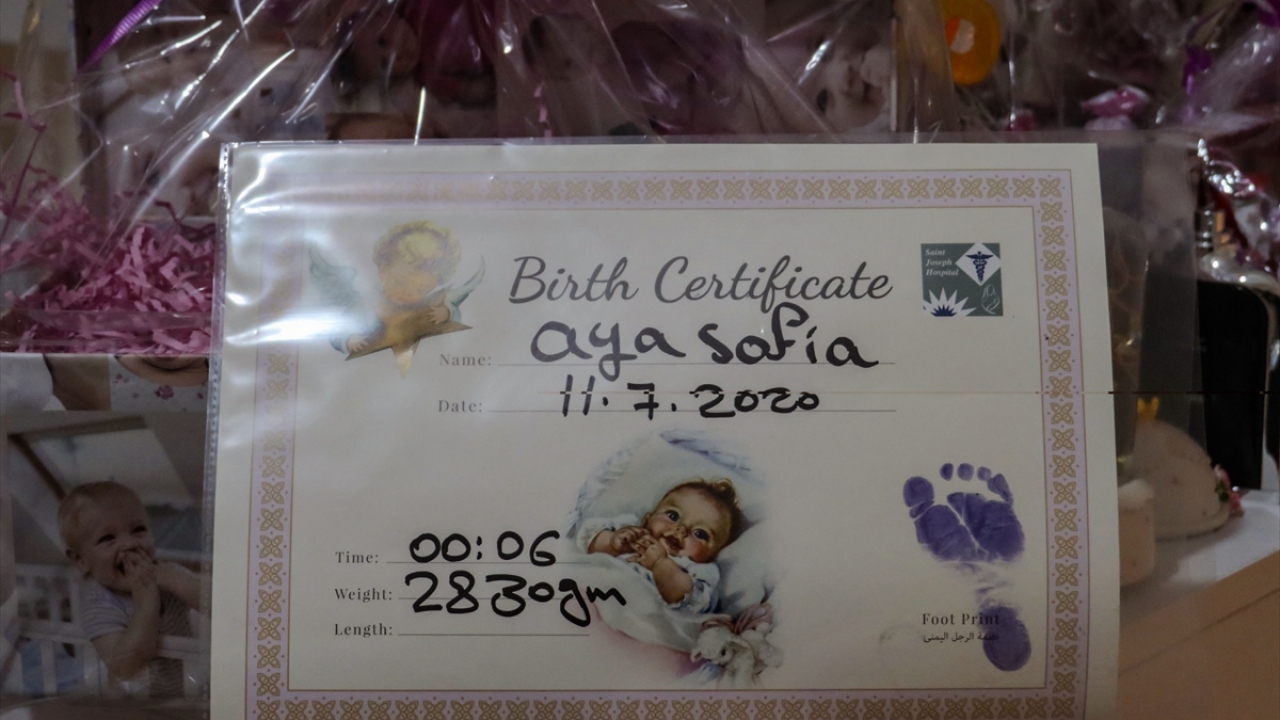 “Ayasofya’nın ihya edilmesi Mescid-i Aksa’nın, topraklarımızın ve dünya Müslümanlarının özgürlüğünün bir müjdesidir.” ifadelerini kullanan Bayyud, kızının "adıyla büyümesini" ve erdemli bir insan olmasını temenni ettiğini belirtti.