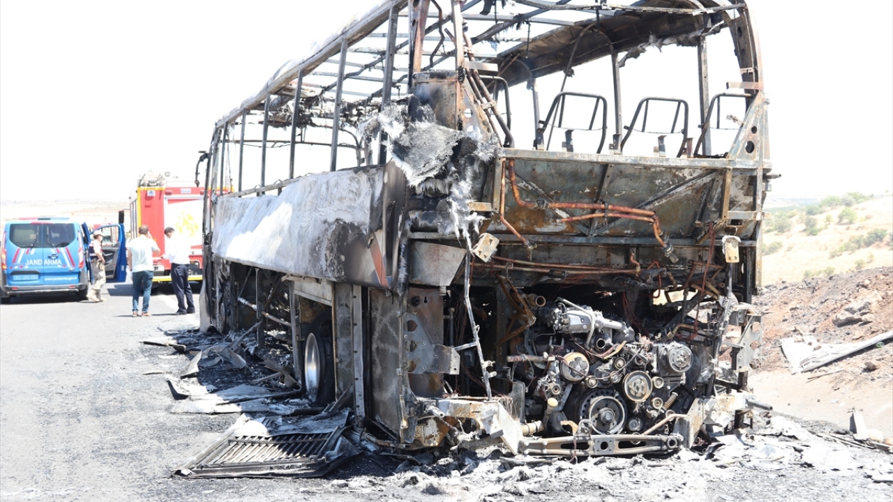 Durumun bildirilmesi üzerine olay yerine gelen itfaiye ekipleri yangına müdahale etti.