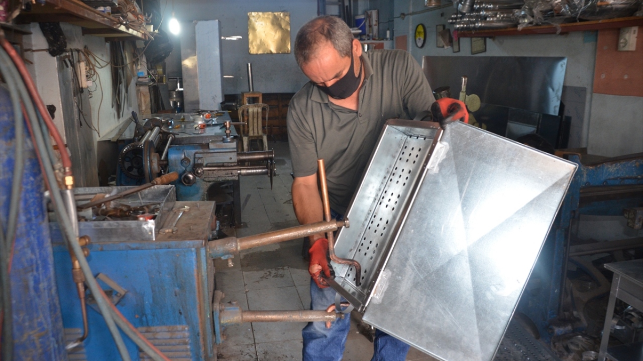 Hasan Tandoğru ise bayram için tedbir alıp hazırlıkları yaptıklarını, müşterileri beklediklerini söyledi.