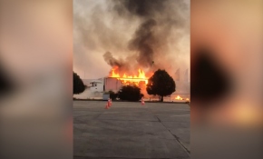 Kargo yüklü tır yanarak kullanılamaz hale geldi