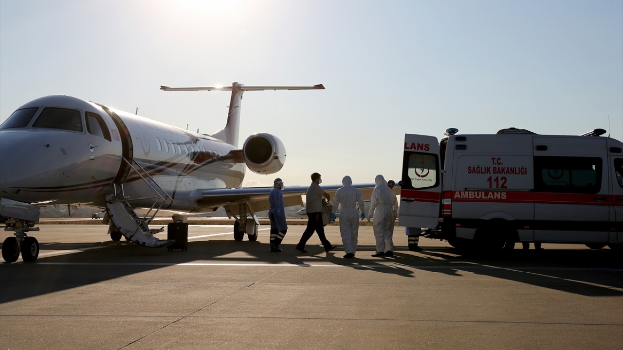 Bu kapsamda, Kırgızistan`a gönderilen Sağlık Bakanlığına ait TC-CJB kuyruk numaralı ambulans uçağı, başkent Bişkek`ten aldığı Türk vatandaşlarıyla saat 22.15`te havalandı.