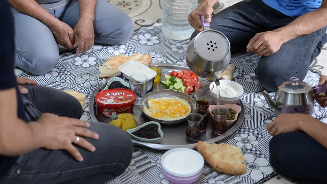 Mardin`in misafirperverliğiyle ön planda olduğunu aktaran Gökçen, yörede herkesin her koşulda misafir ağırlayacağını söyledi.