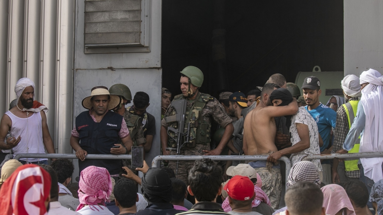 Tunus Genel İşçi Sendikaları Konfederasyonu (UGTT) ara buluculuğunda göstericiler ve hükümet, Haziran 2017`de hayatın normale dönmesi için anlaşmıştı. 
