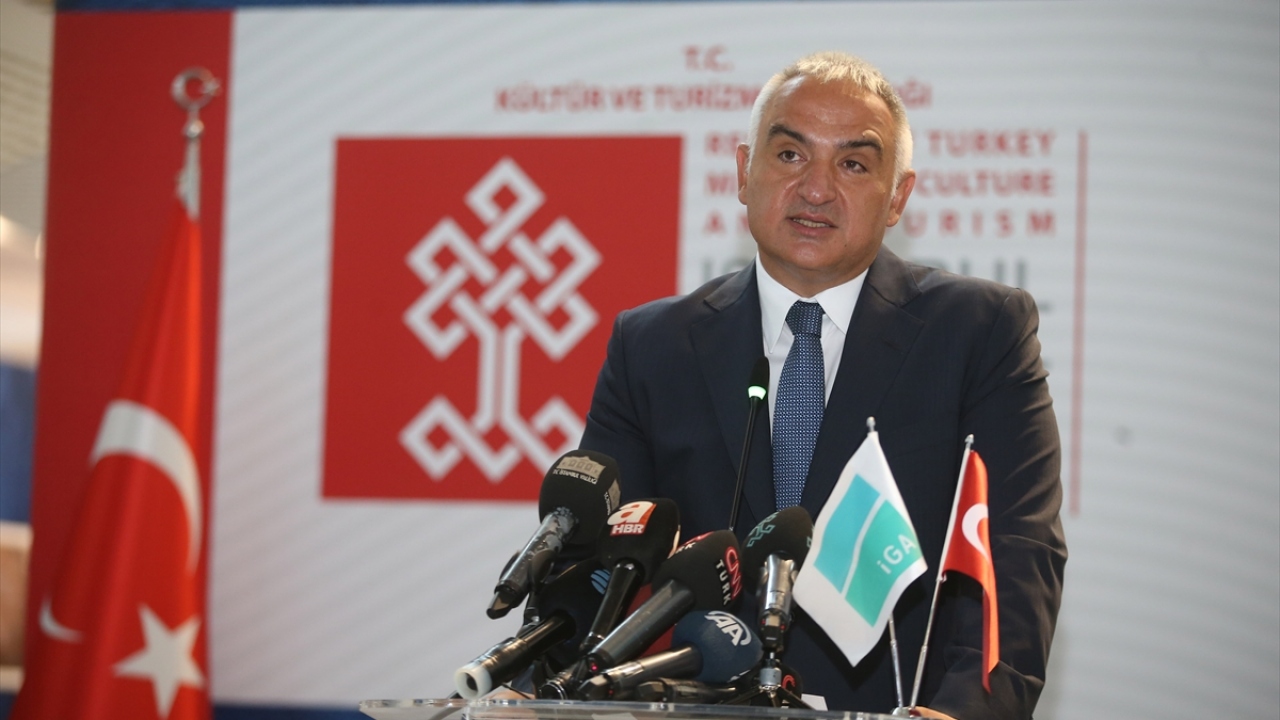 Bakan Ersoy açılışta, turizm gelirlerini arttırmak için yeni stratejileri devreye almaya başladıklarını, bunların içinde en önemlisinin de tanıtım stratejilerinde yaptıkları değişiklikler olduğu söyledi.