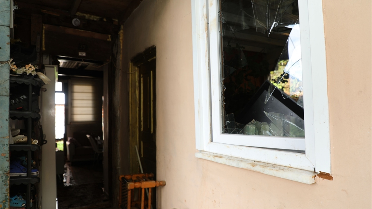 Adalı, evindeki hasar nedeniyle şu anda ablasının evinde oturduğunu belirterek, devletin kendilerine yardım edeceğinden şüphesi olmadığını söyledi.