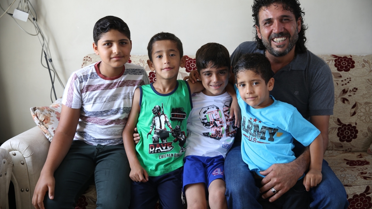 Evladının varlığından habersiz 7 yıl yaşayan baba Ahmet Uncu`ya, Suriye`deki akrabaları, geçen yıl haber göndererek bir oğlu olduğunu bildirdiler.