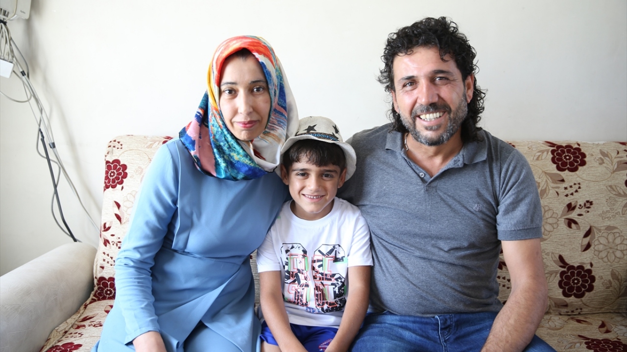 Çocuğunun varlığından 7 yıl sonra haberdar olan Uncu`nun, oğlu Muhammed Nur`a kavuşma hayali, Hatay Valiliğinin devreye girmesiyle gerçeğe dönüştü.