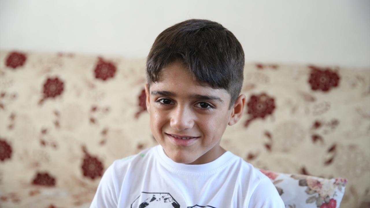 Yapılan çalışma ile Afrin`de bulunan 8 yaşındaki Muhammed Nur, Suriye`den alınarak Türkiye`ye getirildi.