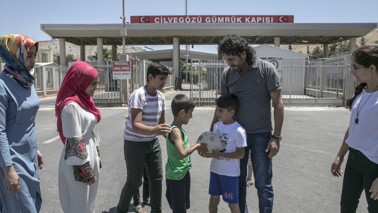 Ahmet Uncu, yaptığı açıklamada, yıllar sonra çocuğuna kavuştuğu için mutlu olduğunu söyledi.