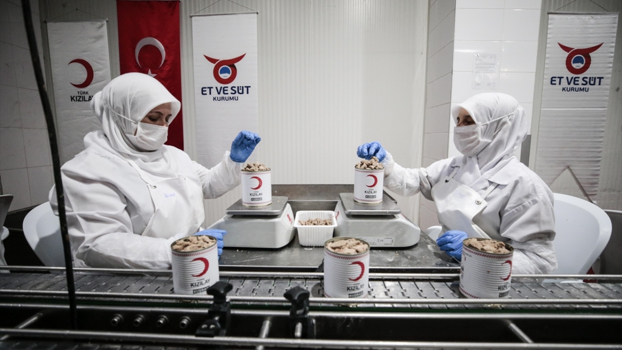 Bütün banka şubelerinden Kızılaya kurban bağışı yapılabileceğini belirten Kınık, Kızılayın şubelerinden de vekaletlerin verilebileceğini anlattı.