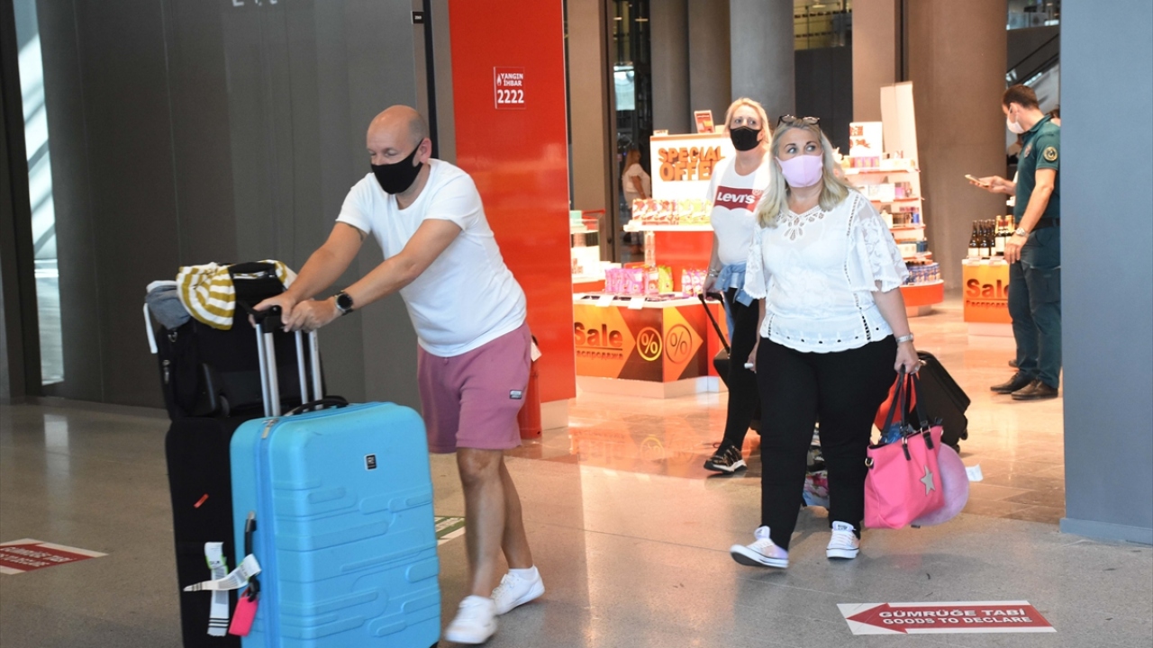 Doğal güzelliklerinin yanı sıra konaklama imkanlarıyla çok sayıda yabancı ziyaretçiyi ağırlayan Muğla, özellikle son yıllarda İngiliz turistlerin en çok tercih ettiği tatil merkezleri arasında yer alıyor.