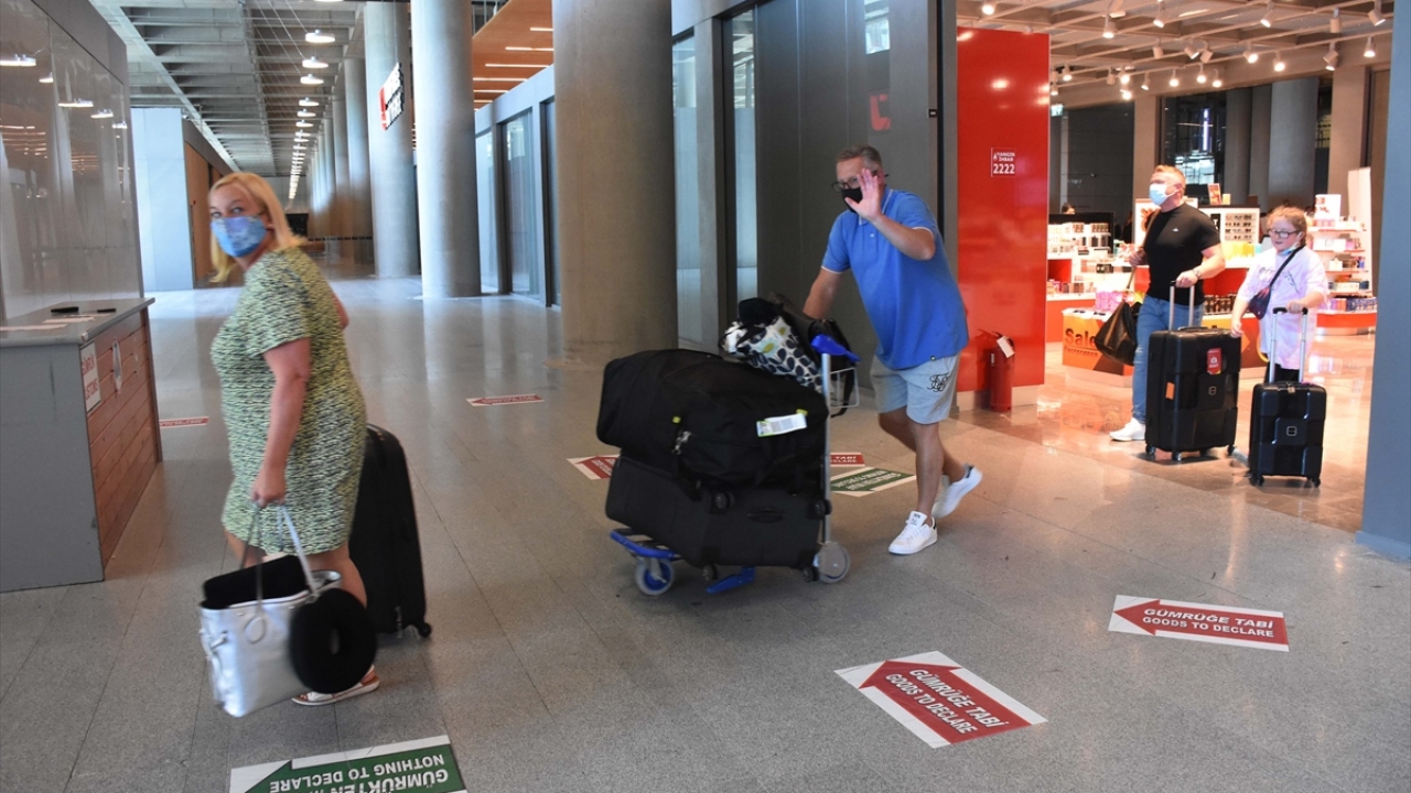 Kültür ve Turizm Bakanlığınca hazırlanan genelgeler doğrultusunda gerekli düzenlemeleri yapan tesisler, aldıkları Güvenli Turizm Sertifikası ile güven verdiği misafirlerini ağırlıyor.