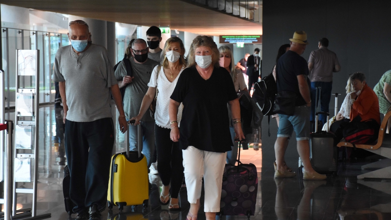 Öte yandan, Muğla, 2018`de 1 milyon 27 bin 304, geçen yıl ise 1 milyon 137 bin 108 İngiliz misafiri ağırladı.