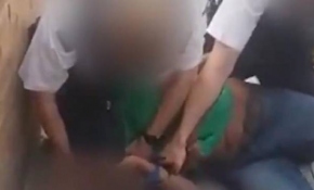 İngiltere'de siyahi adamın boynuna bastıran polis görevden uzaklaştırıldı