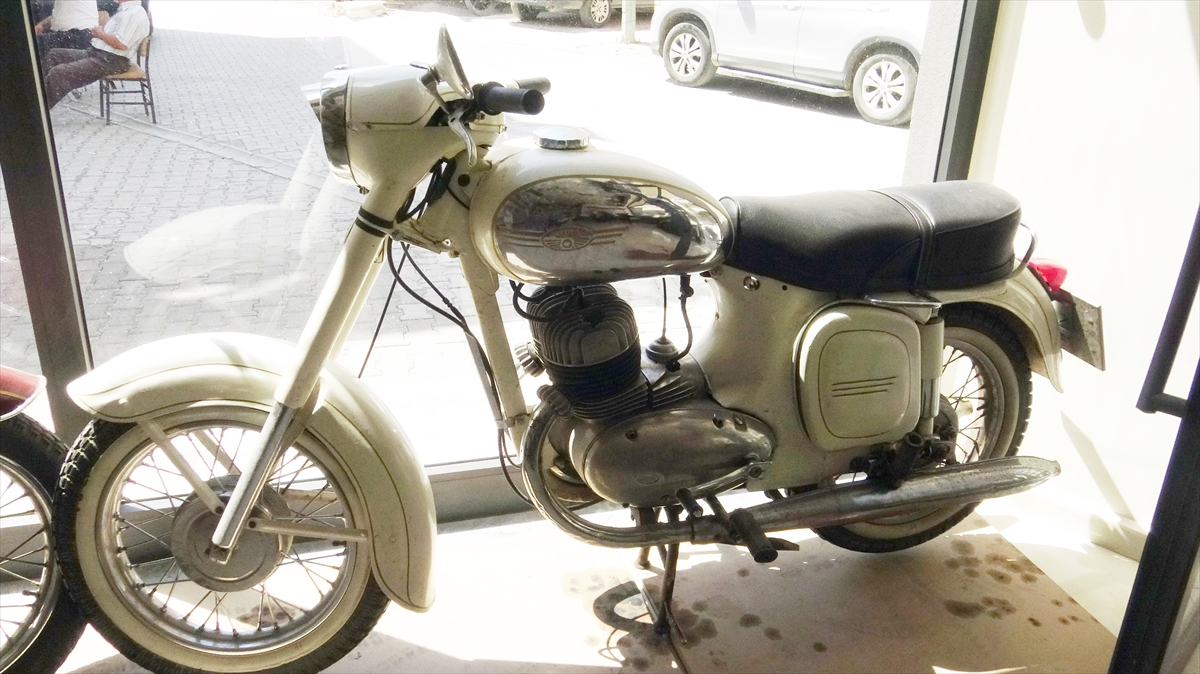 Bazen eski günleri yad etmek adına babasıyla motosikletlere bindiklerini anlatan Hızlı, şunları kaydetti: