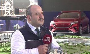 Bakan Varank yerli otomobil fabrikasını TRT Haber'e anlattı