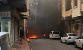 Elektrik panosundaki yangın otomobile sıçradı