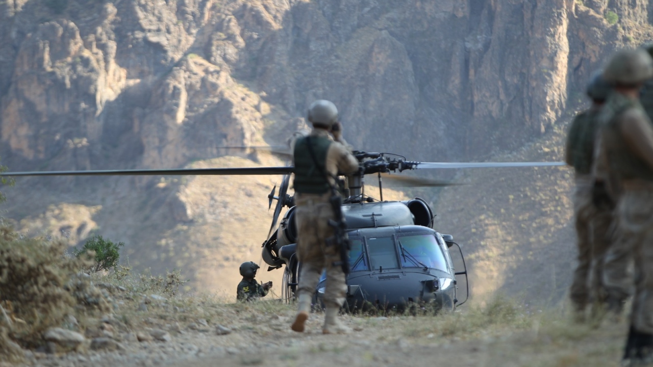 Operasyon başlar başlamaz 3 terörist etkisiz hale getirildi