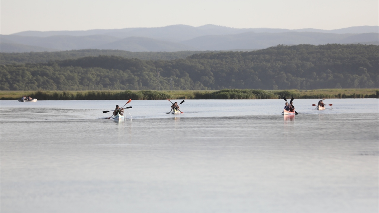 Normalleşme sürecinde günübirlik tatilciler, son günlerde rotalarını Kırklareli`nin Demirköy ilçesine bağlı İğneada beldesine çevirdi.