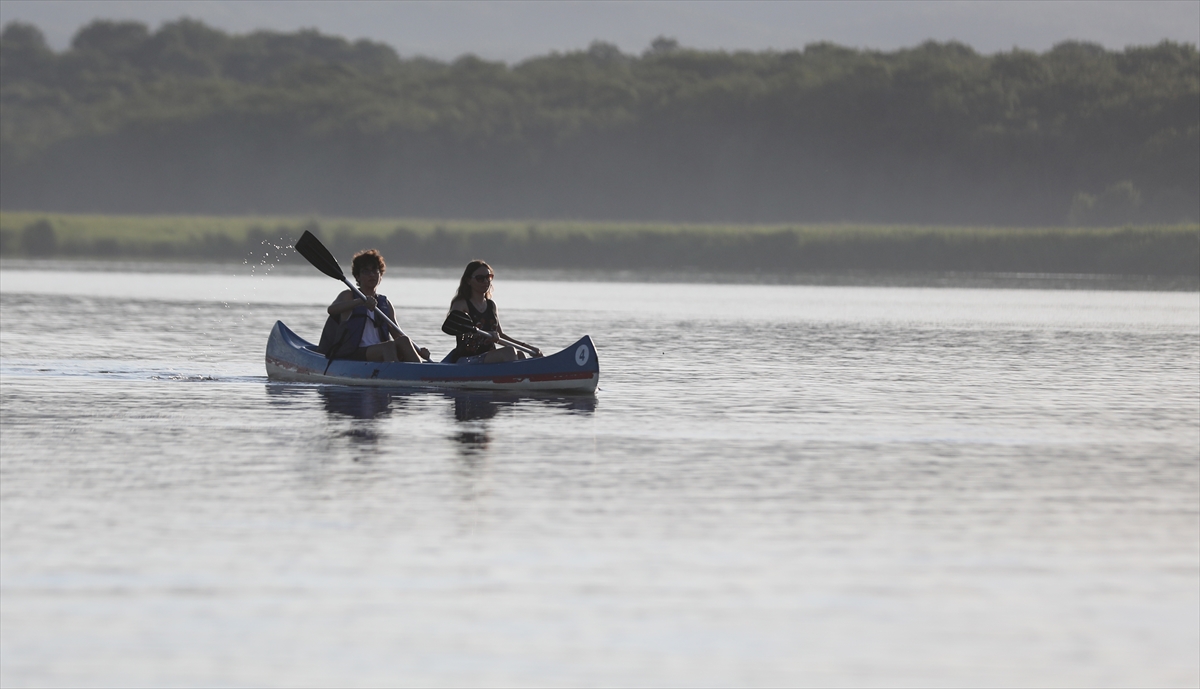 İstanbul`dan günübirlik tatile gelen Mehmet Şentürk, yaptığı açıklamada, İğneada`nın "keşfedilmemiş cennet" olduğunu söyledi.