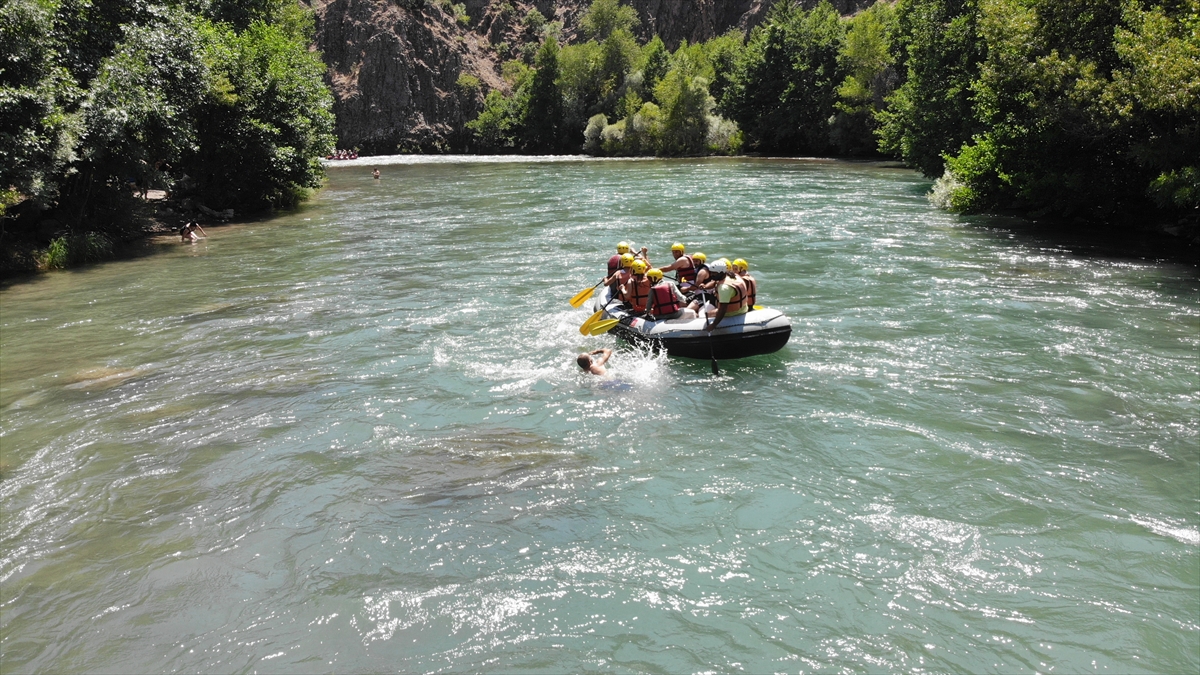 Özellikle 12 metre yükseklikteki kulesi ve gidiş ve dönüş olmak üzere toplam 330 metre uzunluğundaki zipline alanı, doğayla iç içe keyifli dakikalar geçirmek isteyen yerli ve yabancı binlerce turistin ilgi odağı oldu.