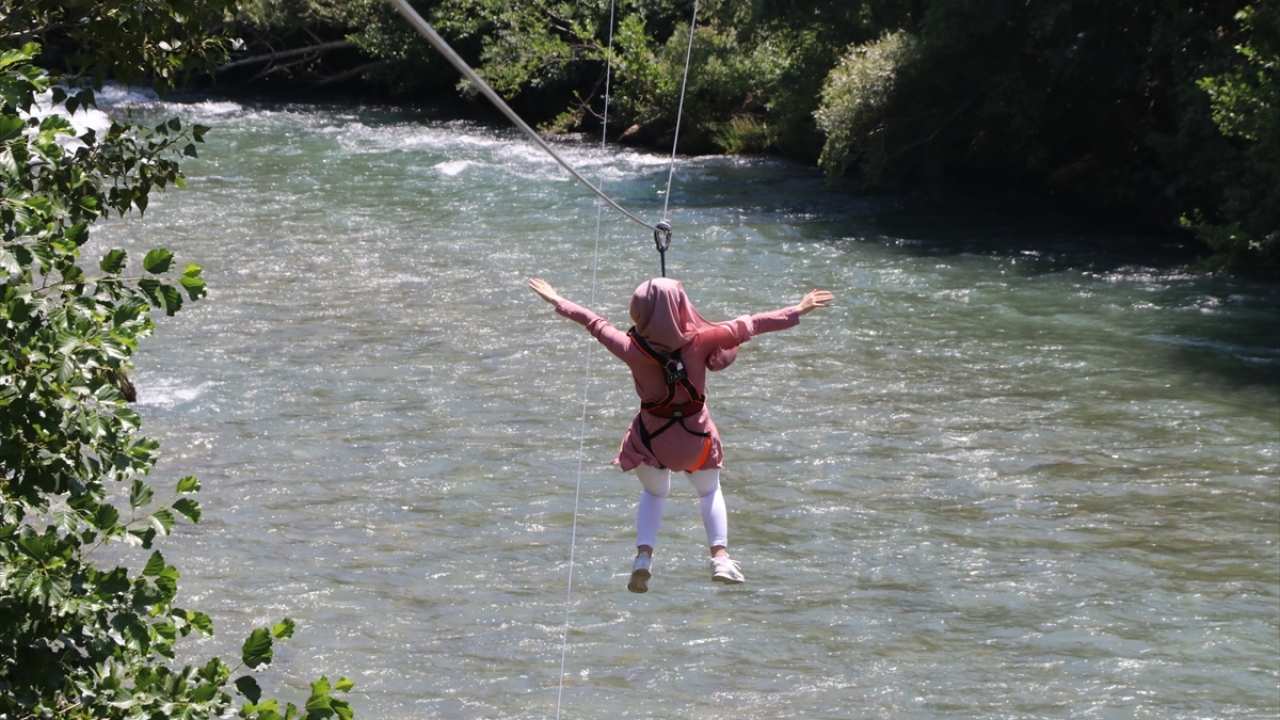 Rafting yapmak için kente gelen coğrafya öğretmeni Edip Yıldırım da doğa harikası bir yer olan Tunceli`ye çok beğendiğini ifade etti.