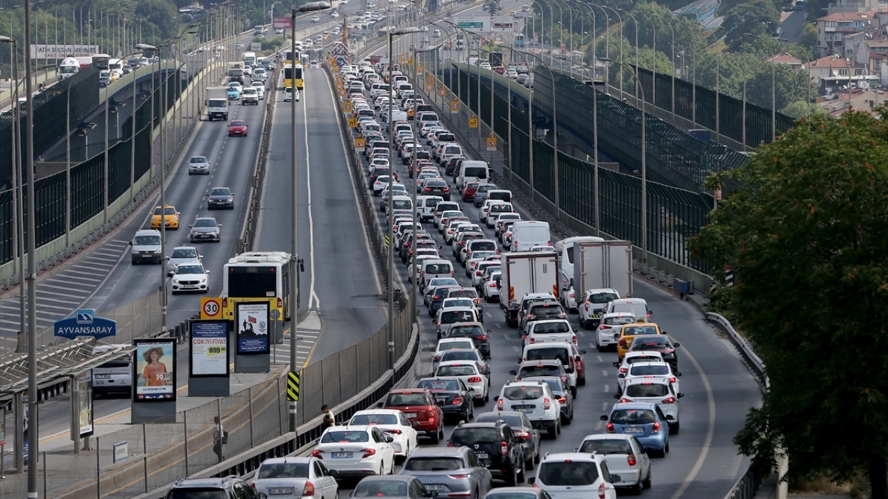 Çalışmanın ilk aşamasında köprünün Okmeydanı-Edirnekapı istikametinde 3 şeritli yolun sağ şeridi kapatıldı. Köprüsü üzerinde başlatılan çalışmalar nedeniyle Ankara istikametinde trafik yoğunluğu yaşanıyor.