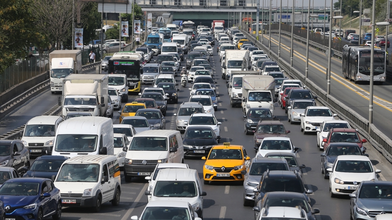 Ulaşım Trafik Kurulu (UTK) kararı uyarınca Altyapı Hizmetleri Müdürlüğü tarafından başlatılan çalışma, 18 Ağustos`a kadar arasında 4 aşamalı gerçekleştirilecek. 