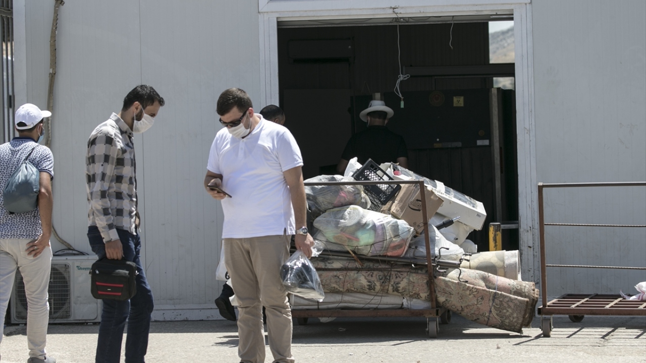 Son iki hafta içinde Cilvegözü Sınır Kapısı`ndan 599 Suriyelinin ülkesine dönüş yaptığı öğrenildi.