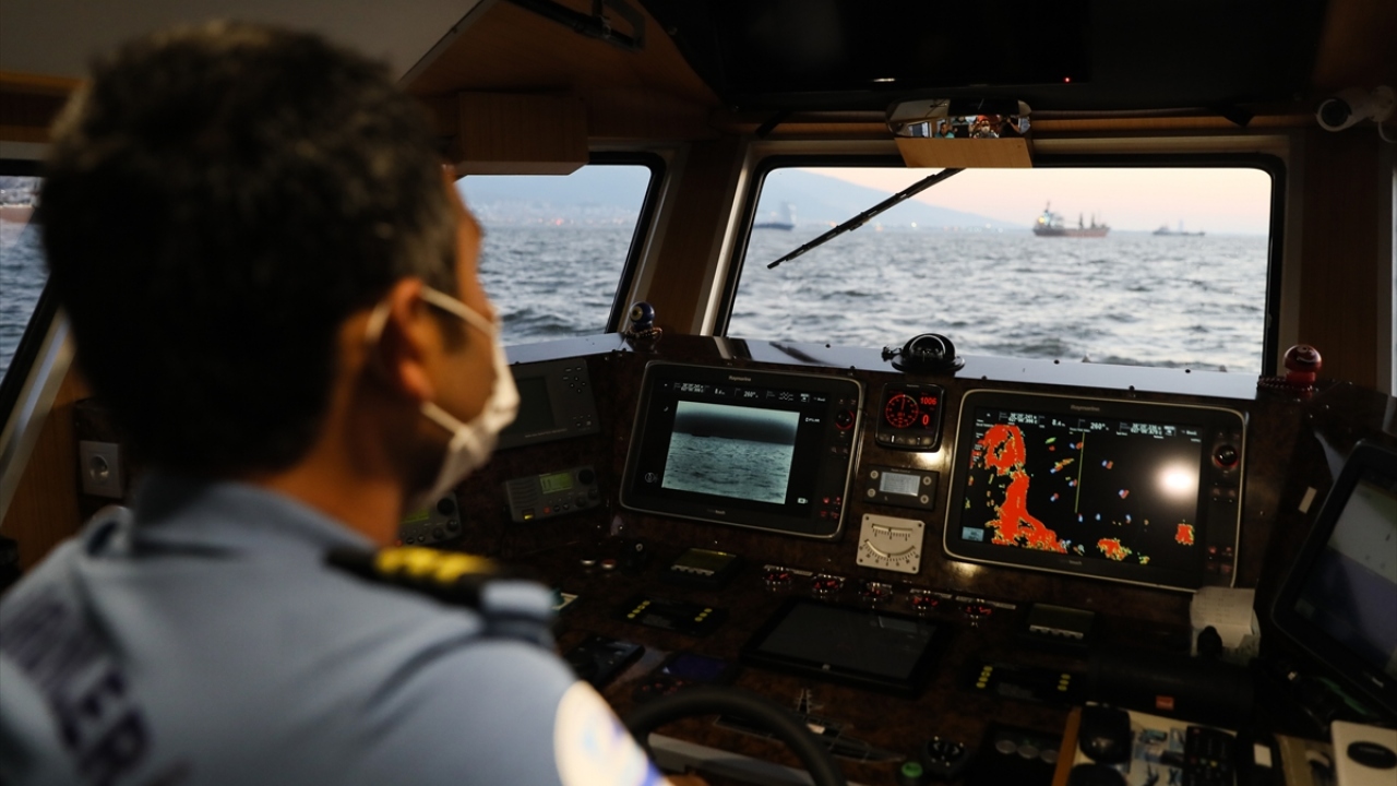 Pakdemirli, yaptığı açıklamada, Bakanlıklarının ilgili birimlerinin 7 gün 24 saat esasına göre denizlerde görev yapmaya devam ettiğini söyledi.