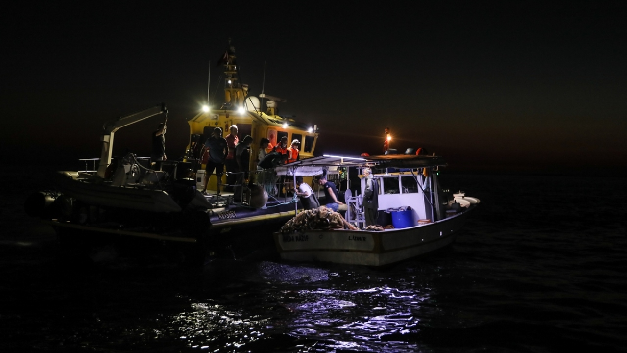 Tekneyle, bu yılın ilk 6 ayında, 3 bin 266 denetim gerçekleştirdi. Bu denetimlerde, 165 tekneye 571 bin 485 bin lira ceza kesildi.