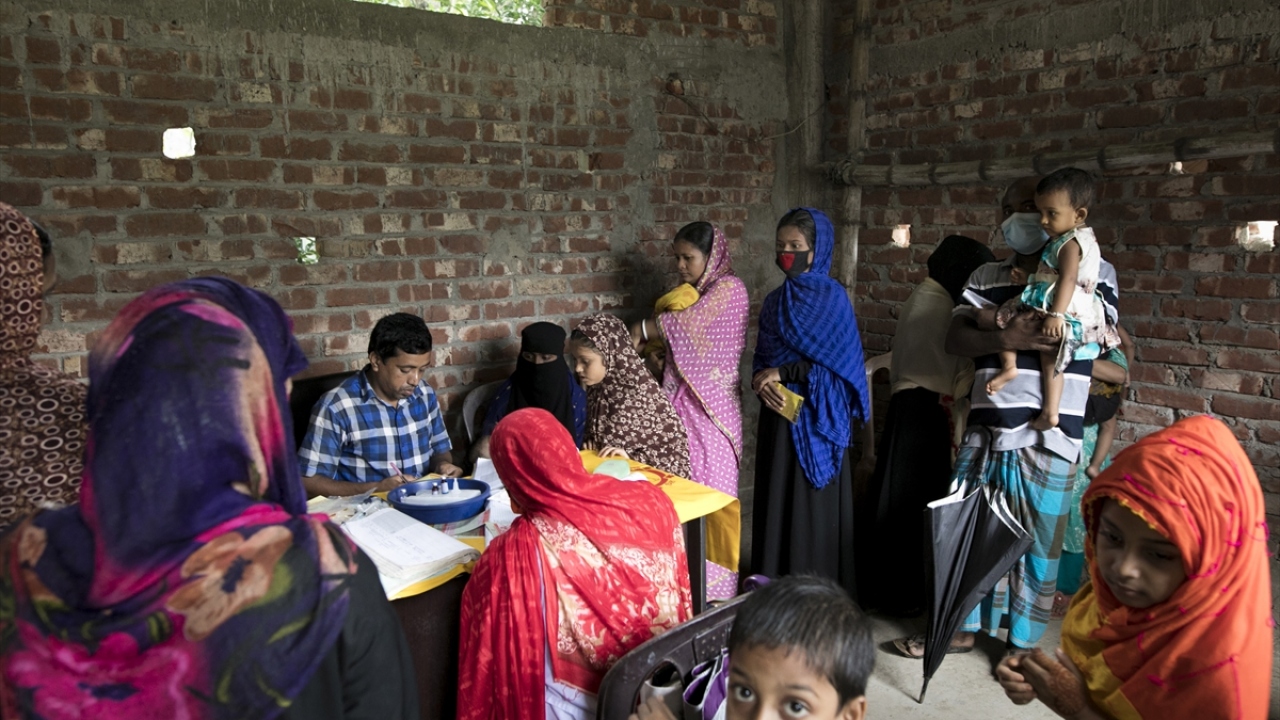 1976`da kurulan bu program çocuklar ve bebeklerde; tüberküloz, çocuk felci, difteri, tetanoz, boğmaca ve kızamık adı verilen altı aşı ile hastalıkları önlemeyi hedefliyor.