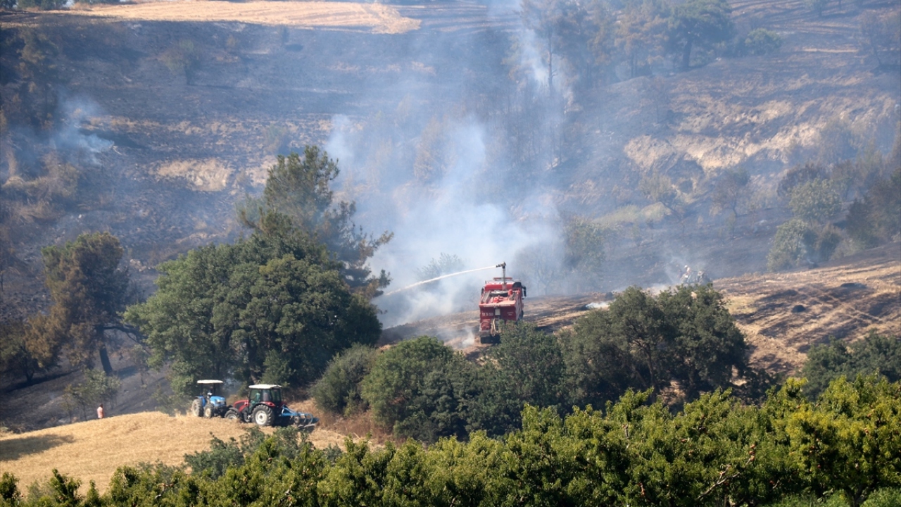 Bunun üzerine bölgeye Çanakkale Orman Bölge Müdürlüğüne bağlı ekipler sevk edildi.