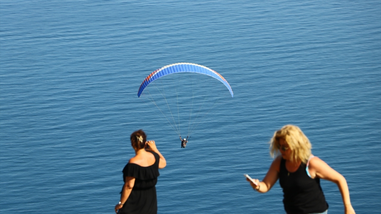 İl Kültür ve Turizm Müdürü Ahmet Hacıoğlu ise Uçmakdere`nin son yıllarda yamaç paraşütü sporunun gözde mekanı haline geldiğini ifade etti. 