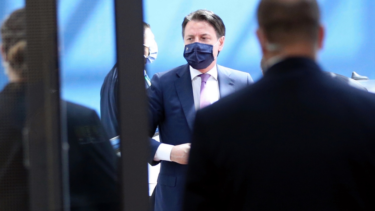 Brüksel`de düzenlenen zirveye İtalya Başbakanı Giuseppe Conte de katıldı.