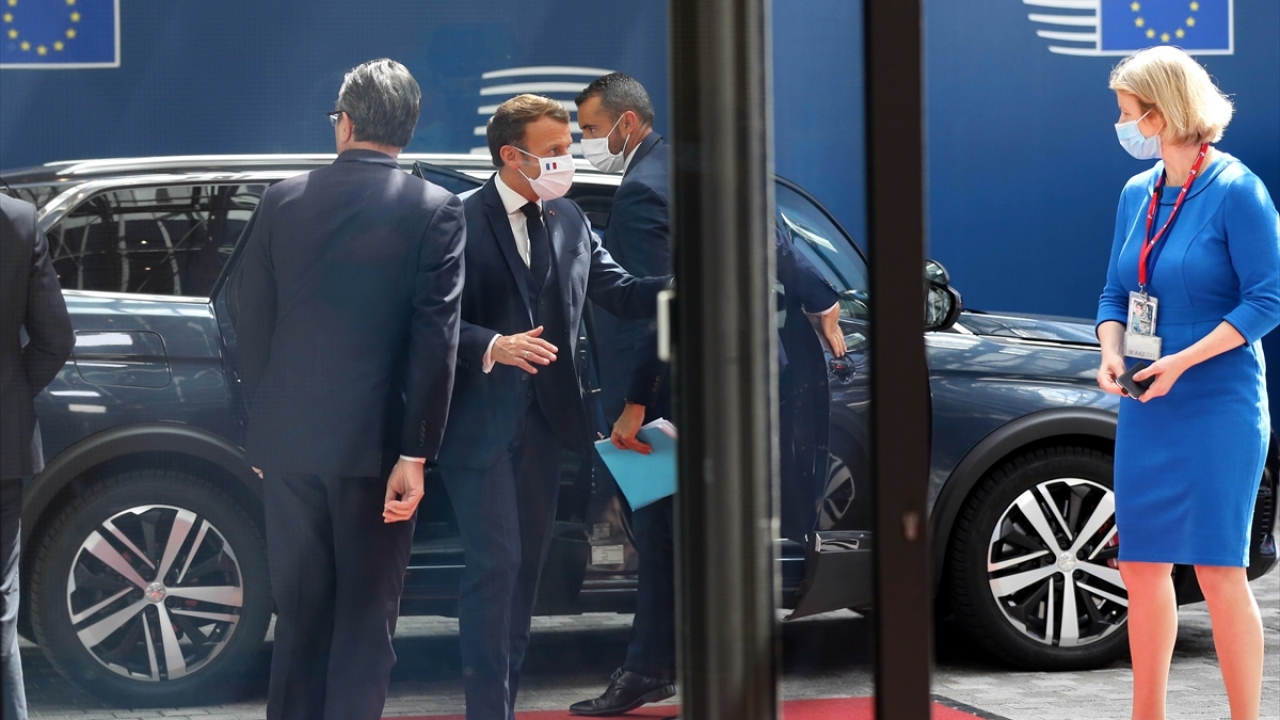 Brüksel`de düzenlenen zirveye Fransa Cumhurbaşkanı Emmanuel Macron da katıldı.