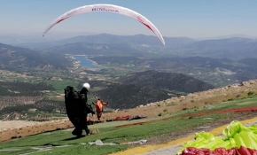 Yamaç paraşütüyle Denizli'den Eskişehir'e "rekor" uçuş