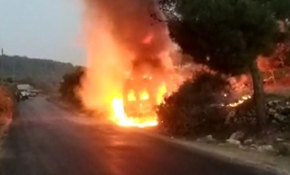 Tarsus'ta minibüs küle döndü