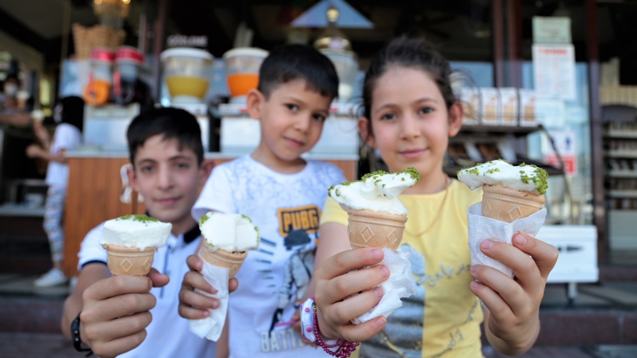 Dünyayı etkisi altına alan Kovid-19 salgınının sektörü de etkilediğini dile getiren Kanbur, kontrollü olarak satış ve üretime devam ettiklerini söyledi.