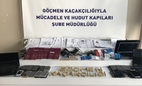 FETÖ'den arananları da yurt dışına kaçıran çeteye 17 ilde darbe