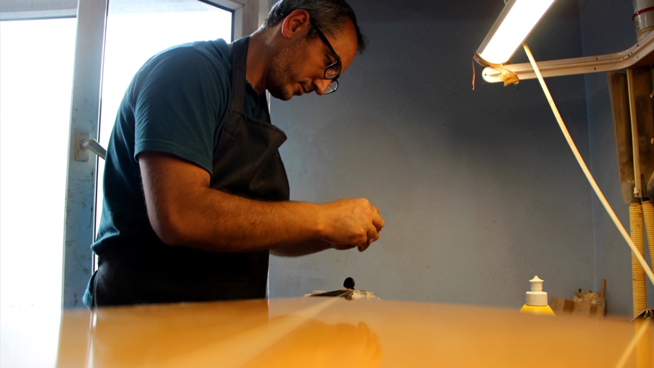 Ilıcalı, yaptığı açıklamada, saz tamir etme ve yeni sazlar yapmanın kendisi için huzur kaynağı olduğunu söyledi.