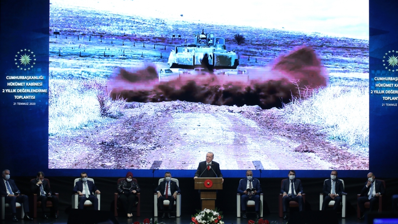 "Ülkesinin yanında yer alan herkesten Allah razı olsun"