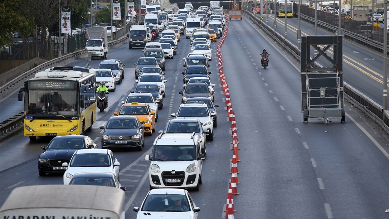 İstanbul Büyükşehir Belediyesi Altyapı Hizmetleri Müdürlüğü tarafından 18 Temmuz Cumartesi günü, köprünün kara yolu bağlantısındaki derzlerin aşınması sebebiyle başlatılan bakım onarım çalışmaları kademeli olarak sürüyor.