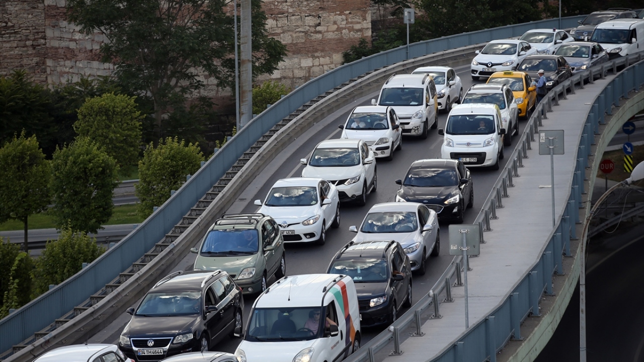Ulaşım Trafik Kurulu (UTK) kararı uyarınca Altyapı Hizmetleri Müdürlüğü tarafından başlatılan çalışma, 18 Ağustos`a kadar 4 aşamalı gerçekleştirilecek.