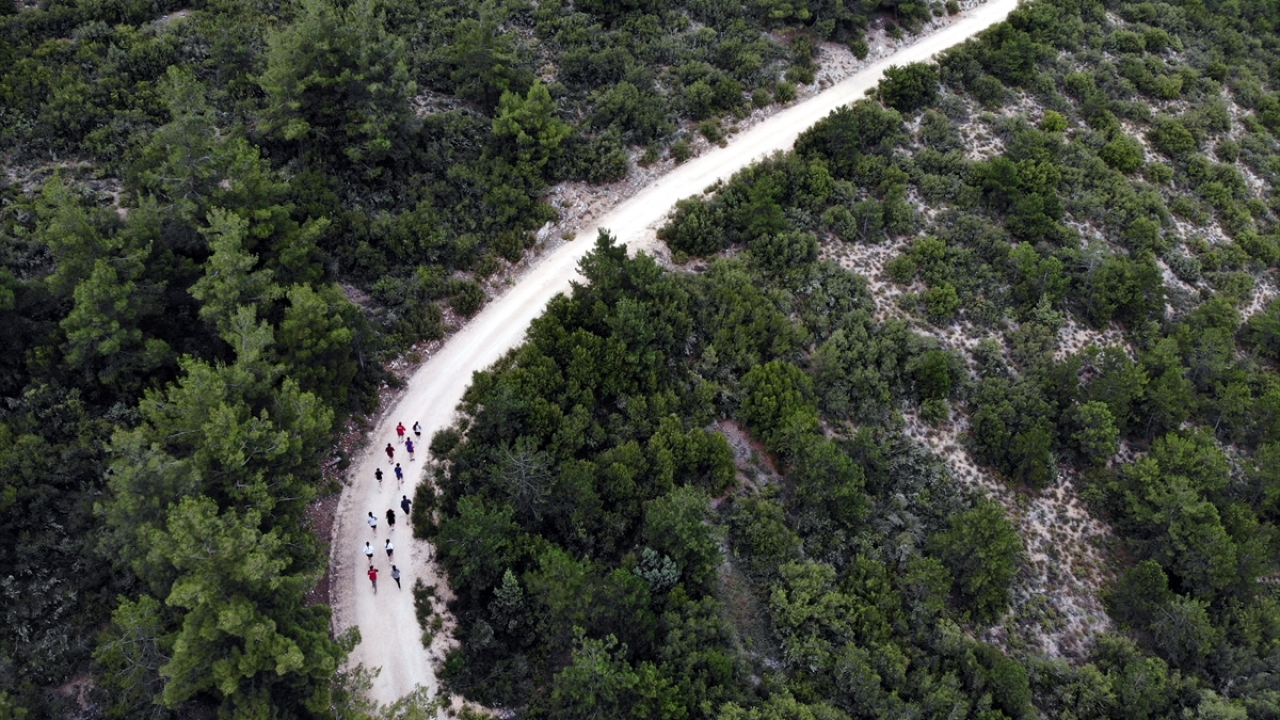 Futbolcular, Bilecik-Eskişehir kara yolu kıyısında 53 hektar alanda yer alan Kent Ormanı ile şehir merkezine 7 kilometre uzaklıktaki Pelitözü Göleti civarında haftada 5 gün ikişer kez antrenman yapıyor.
