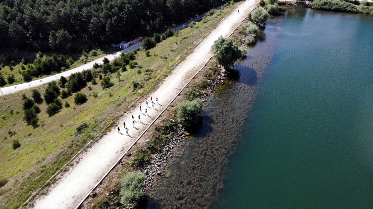 Gül, yaptığı açıklamada, 2016 yılında Bilecik Valiliği tarafından Sevgi Evlerinde kalan kızların futbol oynamalarına imkan sağlamak amacıyla başlatılan proje ile yola çıktıklarını söyledi.